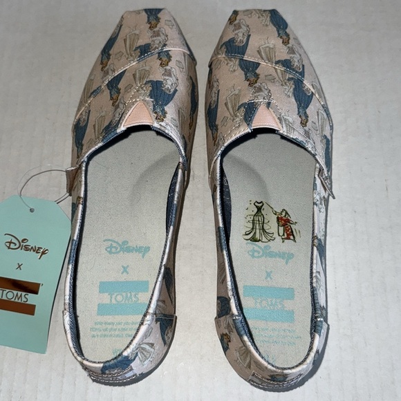 NWT TOMS X Disney Limited Edition Sleeping Beauty Slip On Shoes - Picture 9 of 11
